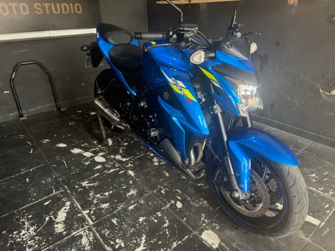 ? Suzuki GSX-S1000 2022 ? Semi nova, impecável e pronta pra acelerar!
