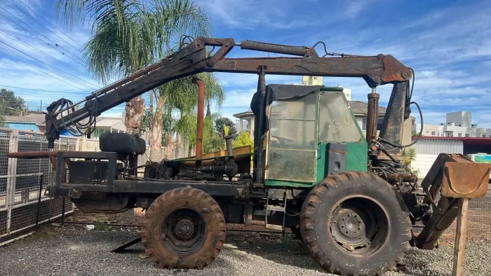 Trator Valmet 1180 4x4 com Garra Florestal Usados