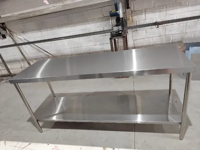 Bancada de Inox 1,80m com Tamanho Generoso para Alta Produtividade