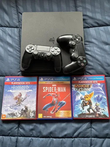 PlayStation 4 1TB+ 2 controles + 4 jogos