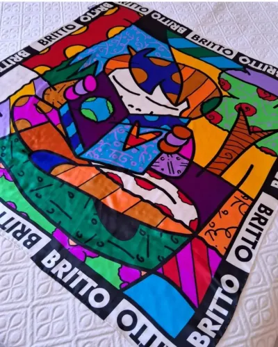 Lenço de Seda da marca Romero Britto - Arte e Cores Vibrantes