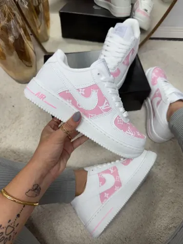 Tênis Nike Air Force 1 Customizado Rosa e Branco