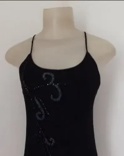 Vestido Preto com Detalhes Brilhantes