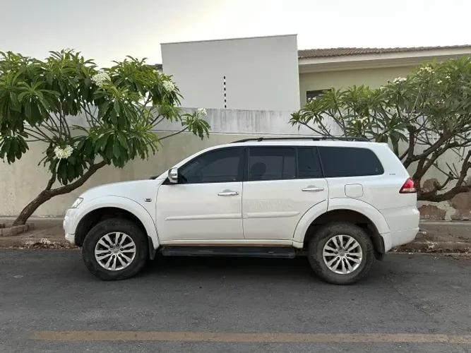 Mitsubishi Pajero Dakar HPE 3.2 4X4 T.I (DIESEL)5P AUT 2015