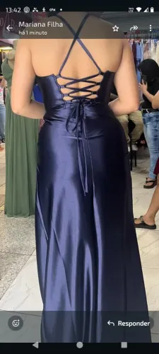 Vestido de festa azul marinho com decote nas costas