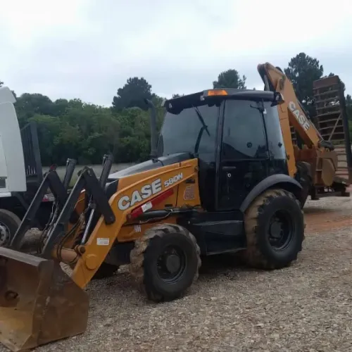 Retroescavadeira CASE 580N - 4X4 - Ano 2021