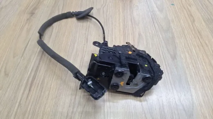 Fechadura Dianteira Direita Captur