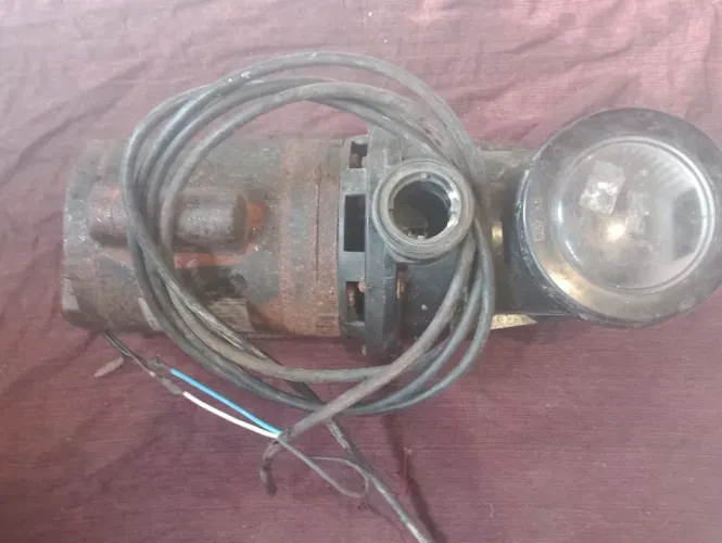 Vendo essa bomba de piscina 