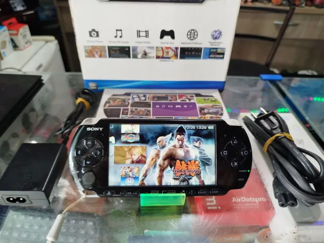 Psp 3001 cartão 8gb lotado d jgs bom estado  na cx 