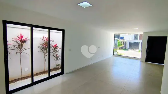 Linda Casa com 3 quartos sendo 3 suítes à venda, 290 m² por R$ 1.890.000 - Vargem Pequena