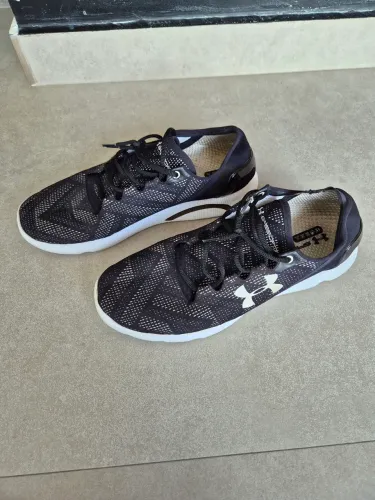Tenis esportivo Under Armour