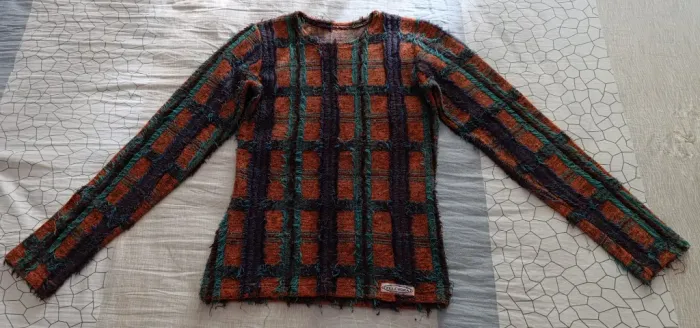Camisa de frio com manga comprida. Tamanho M.