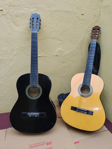 Violão tenho 2u, no estado, original.