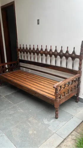 Bancos coloniais de jacarandá 