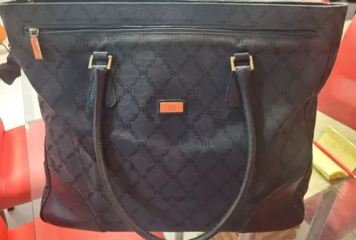 Bolsa Victor Hugo Preta