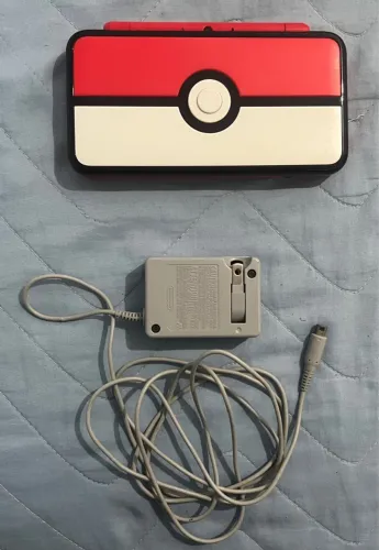 New 2DS XL Edição Pokémon desbloqueado 128GB - Completo com Carregador