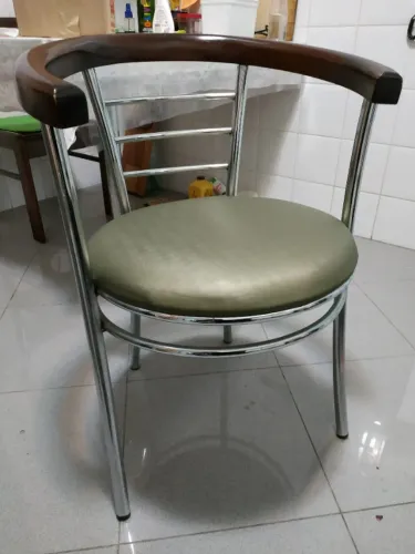 Poltrona com encosto em Imbuia