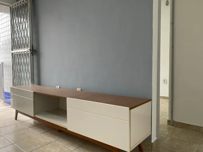 Rack Mobly Tamanho perfeito: 218cm x 52cm x 40cm 