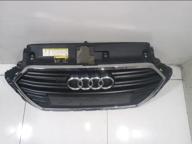 Grade frontal Audi A3 2017 a 2020 (detalhe friso)
