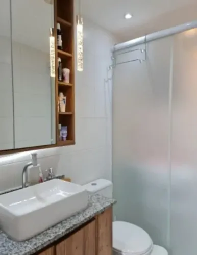 Vende-se apartamento em Vila Matilde com 2 quartos, 2 banheiros e 1 vaga.