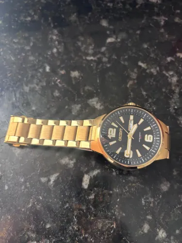 Relógio Orient water resist 100m dourado