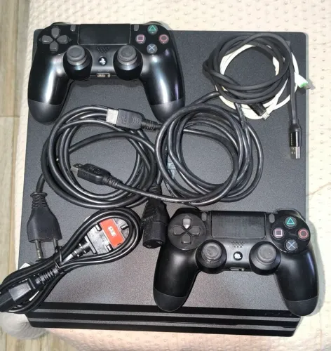 PlayStation 4 pro 1TB com 2 controles e 9 jogos físicos.