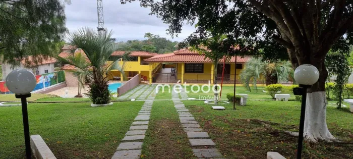 Chácara com 4 quartos à venda, 5 m² por R$ 1.350.000 - Parque Agrinco - Guararema/SP