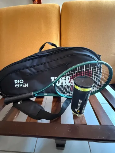 Raquete de Tênis Blade 98 (16x19) v9/ Raqueteira e kit três bolas ADAMS