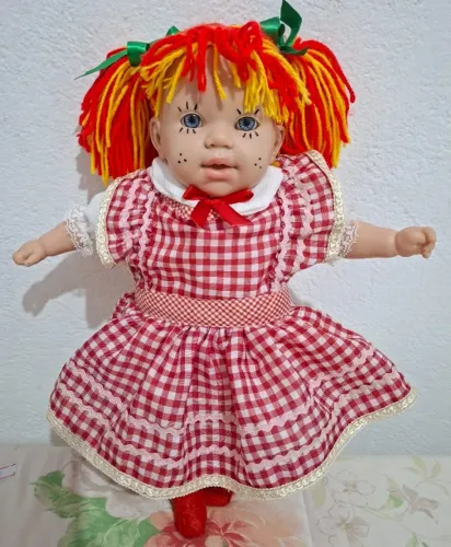 Boneca Emília