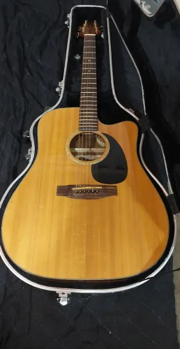 Takamine EG340C - Som que preenche o ambiente