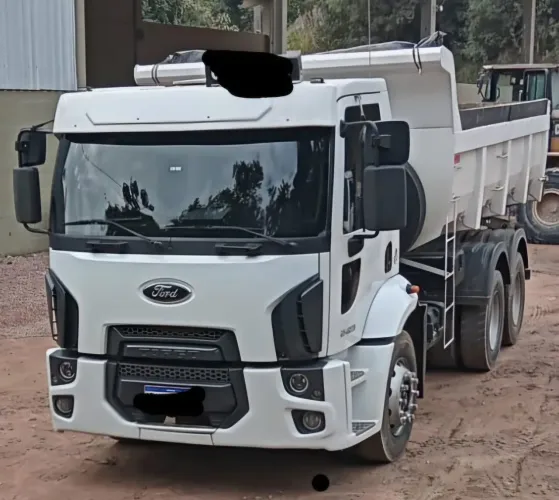 Ford Cargo 2015