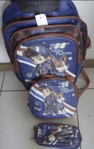 kit com mochila de rodinhas + lancheira + estojo