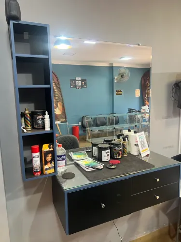 2 Bancada completa com espelho com bisotê barbearia/salão.