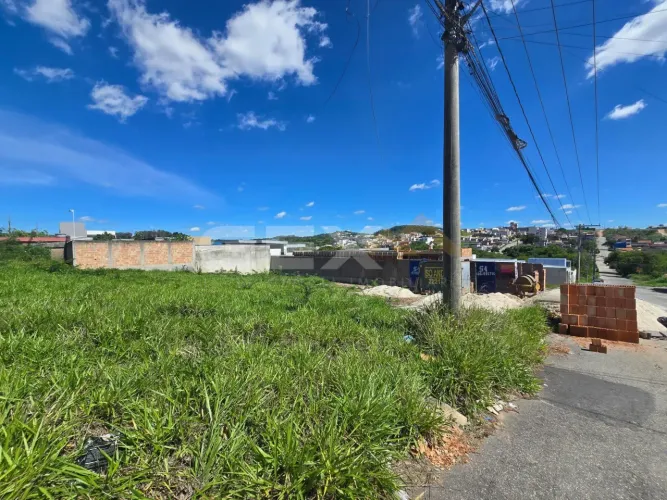Terreno à Venda no Bairro São Roque em Divinópolis/MG.