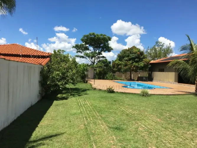 Linda Chácara Com Piscina Localizada no Condomínio Boa Vista 2km de Brodowski