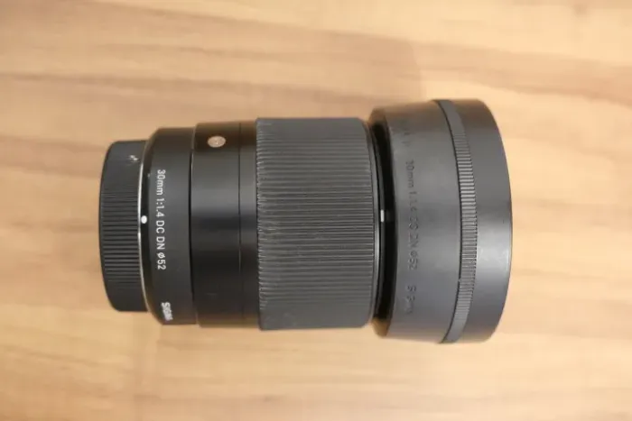Sigma 30mm f/1.4 DC DN Contemporary | MFT | Impecável