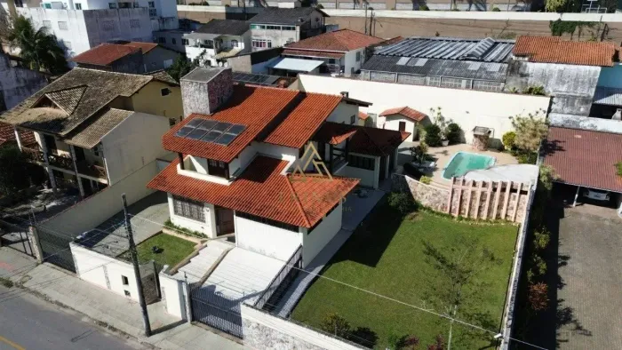 Maravilhosa casa no Jardim Cidade de Florianópolis com 327 m² construídos e 810 m² de terr