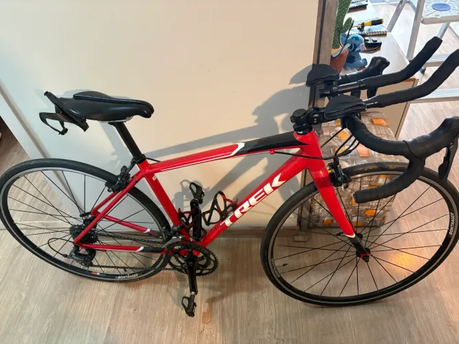 Bicicleta Trek Domane AL2