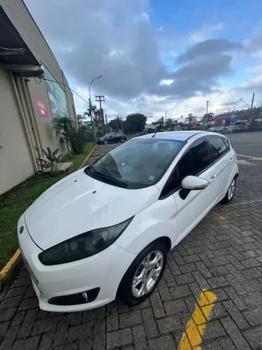 Ford Fiesta 1.6 16V Flex Aut. 5P 2014