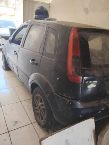 Fiesta 2003 para retirada de peças