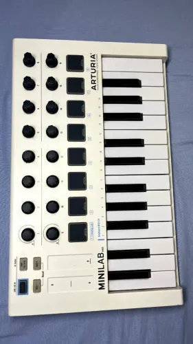 Controlador Midi Arturia Minilab mkii
