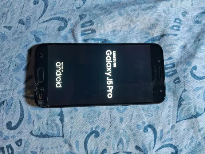 Celular j5 pro 32 gigas.