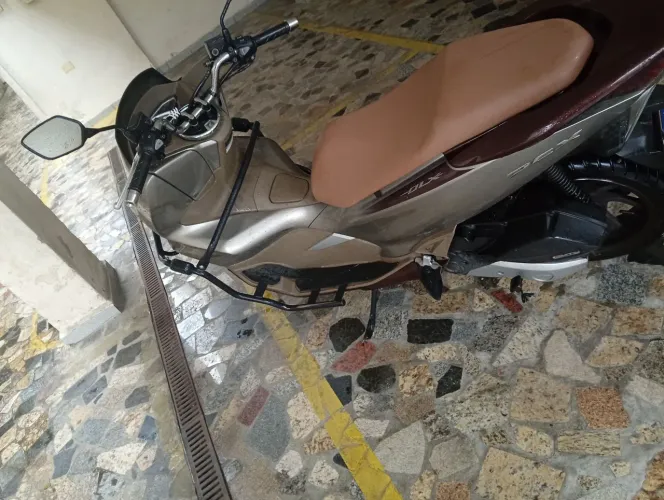 vendo PCX 2022 marrom