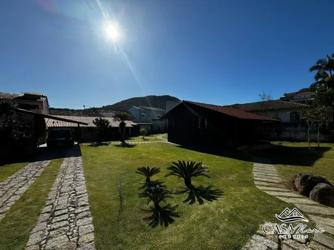 Terreno à venda no Bairro Sambaqui com área de 720m²