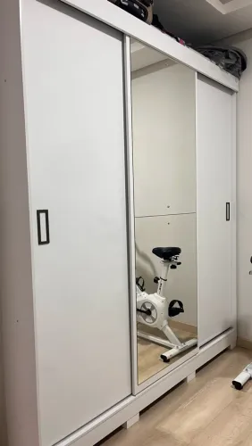 Guarda roupa 3 portas semi novo