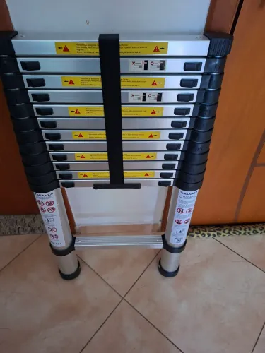 Escada telescópica estensiva de Alumínio c/3,80 metros.