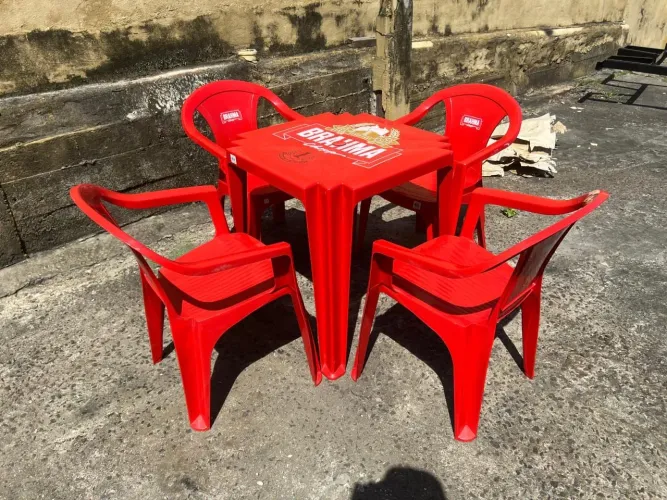 Cadeiras bares e restaurantes.