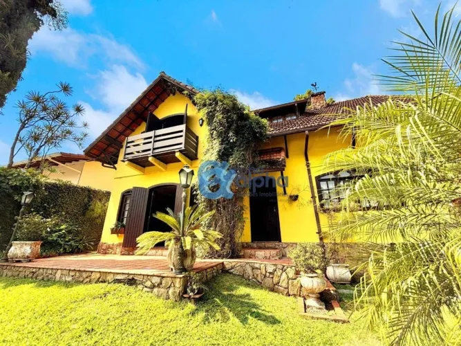 Linda casa com 04 quartos sendo 01 suíte - com anexo e gourmet - Quitandinha - Petrópolis/