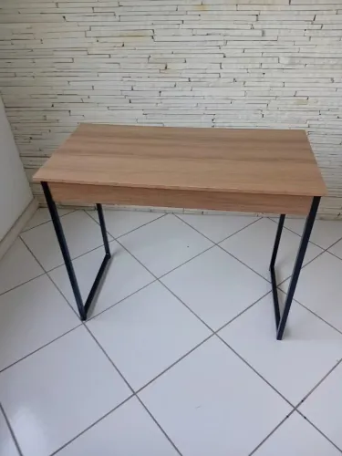 Mesa de escritório estilo industrial