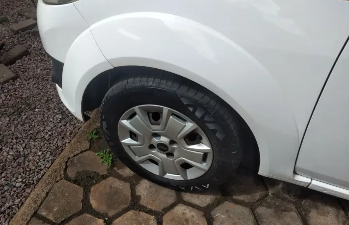 Ford Fiesta SE 1.0 8V Flex 5P 2014